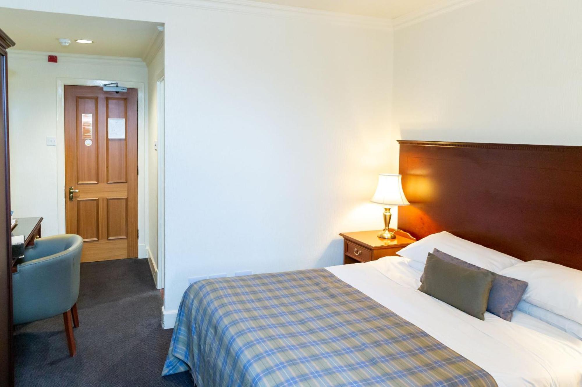 The Royal Hotel Oban Room photo